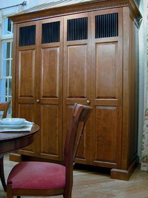 Kbis-2001-armoire-closed-300